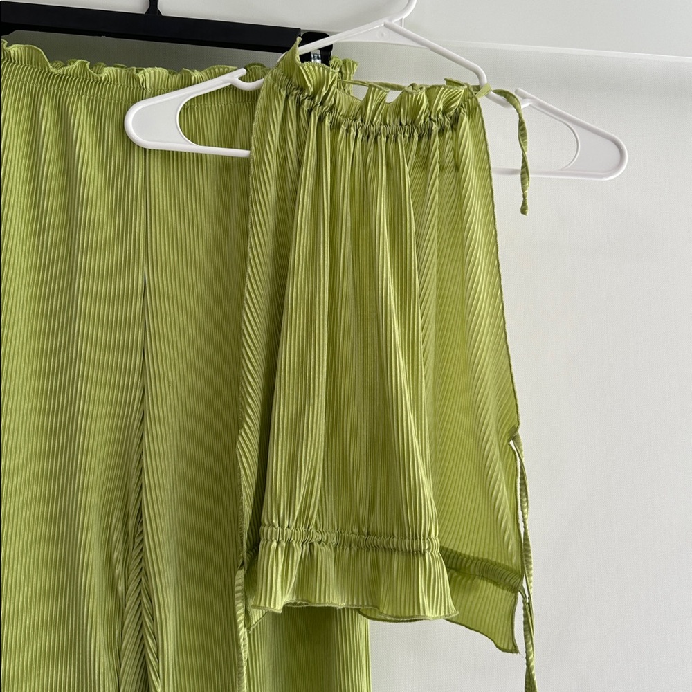 Pleated Open Back Set - Picture 11 of 13